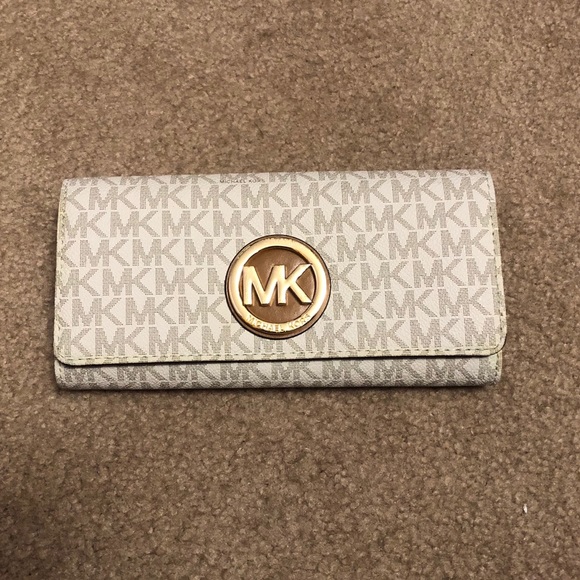 Michael Kors Handbags - Michael Kors wallet